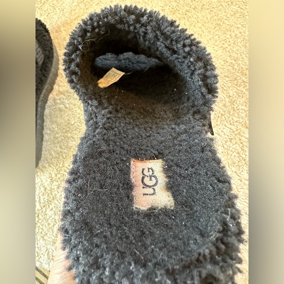 UGG Fluffita Black Platform Sandal size 9 - Picture 10 of 10
